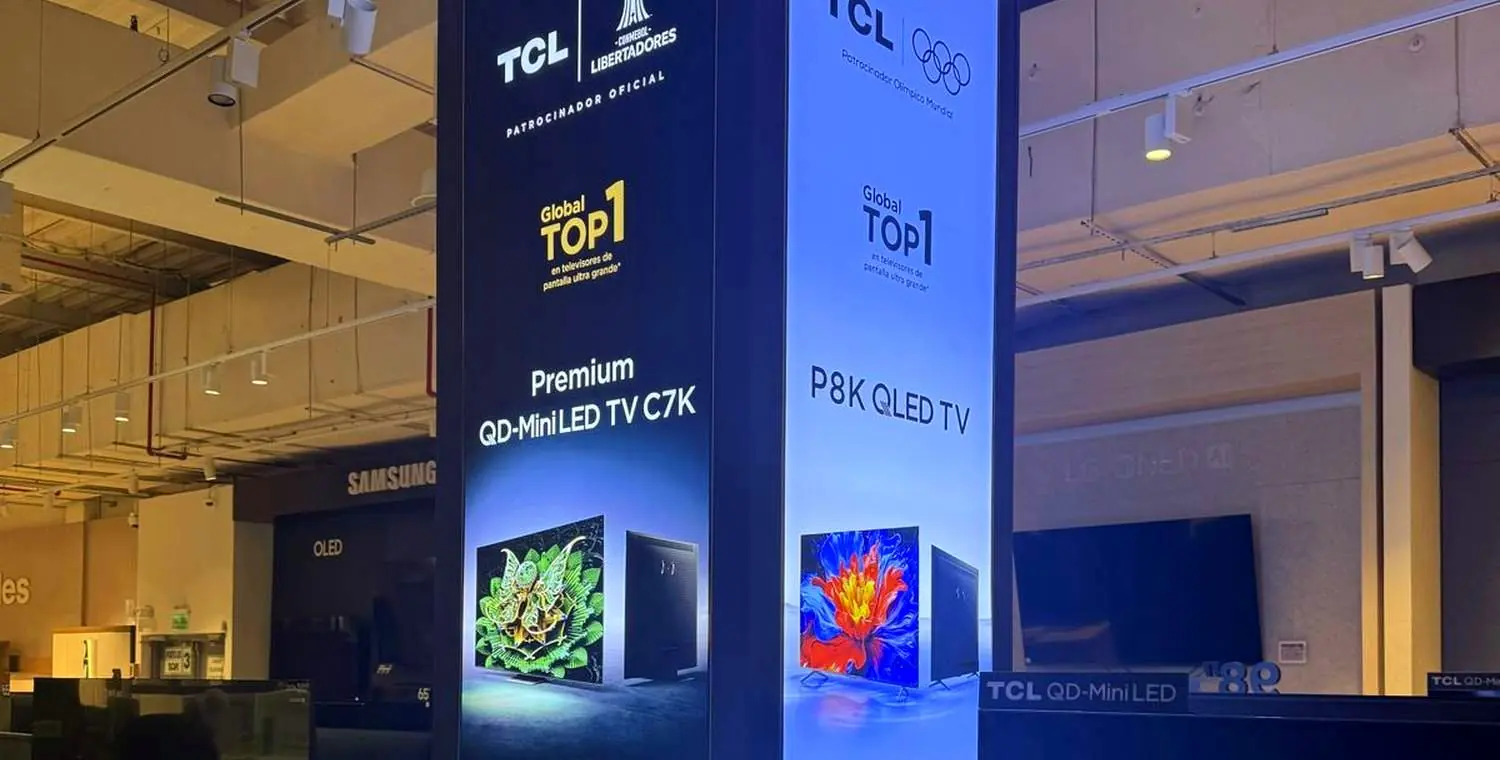 Columnas gráficas en zona de televisores