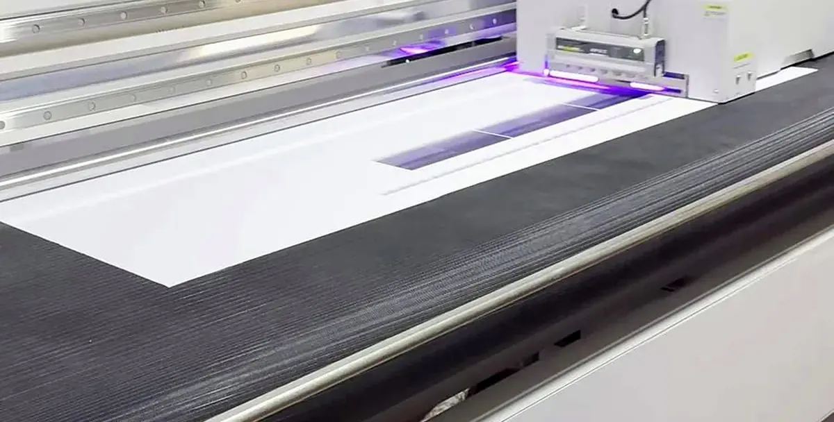 Impresora UV de cama plana