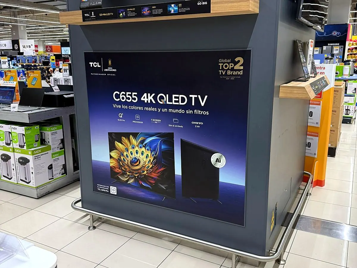 Isla de exhibición en hipermercado
