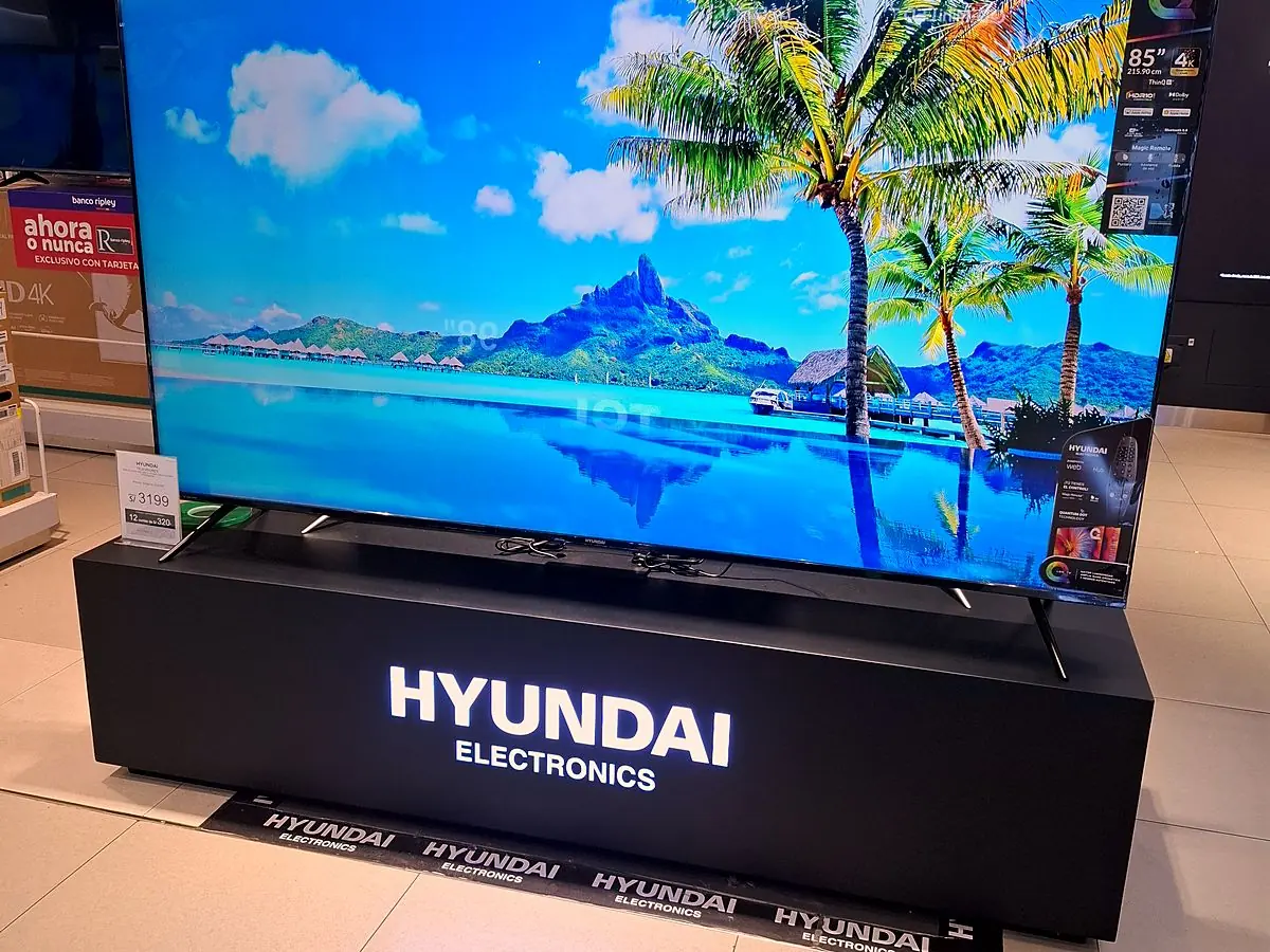 Isla de exhibición para televisor de 85 pulgadas en mall
