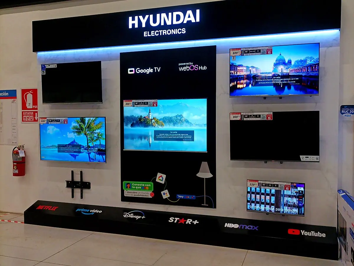 Muro de exhibición de televisores en tienda