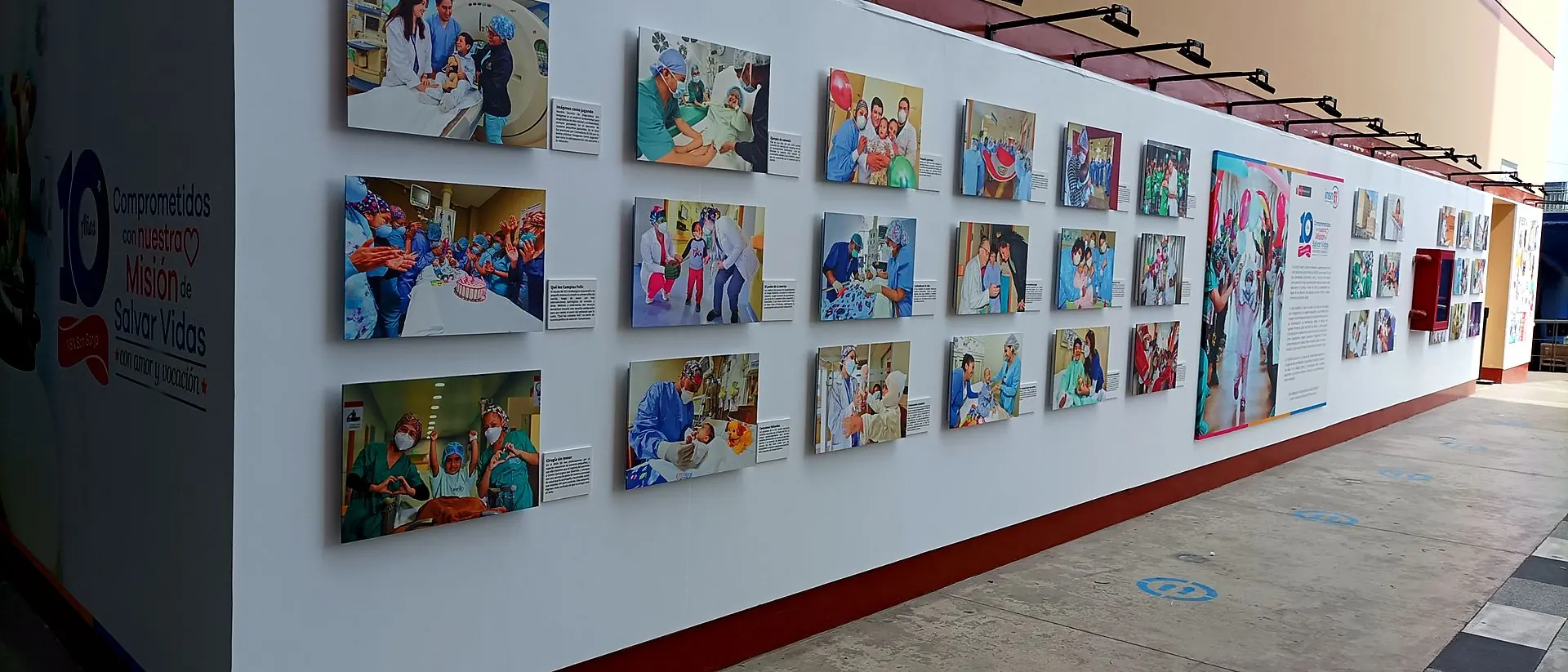 Muro fotográfico de gran formato en hospital