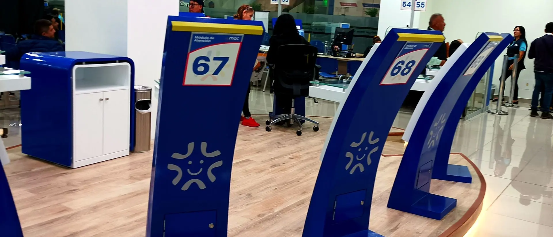Tótems de turnos en centro de atención al ciudadano