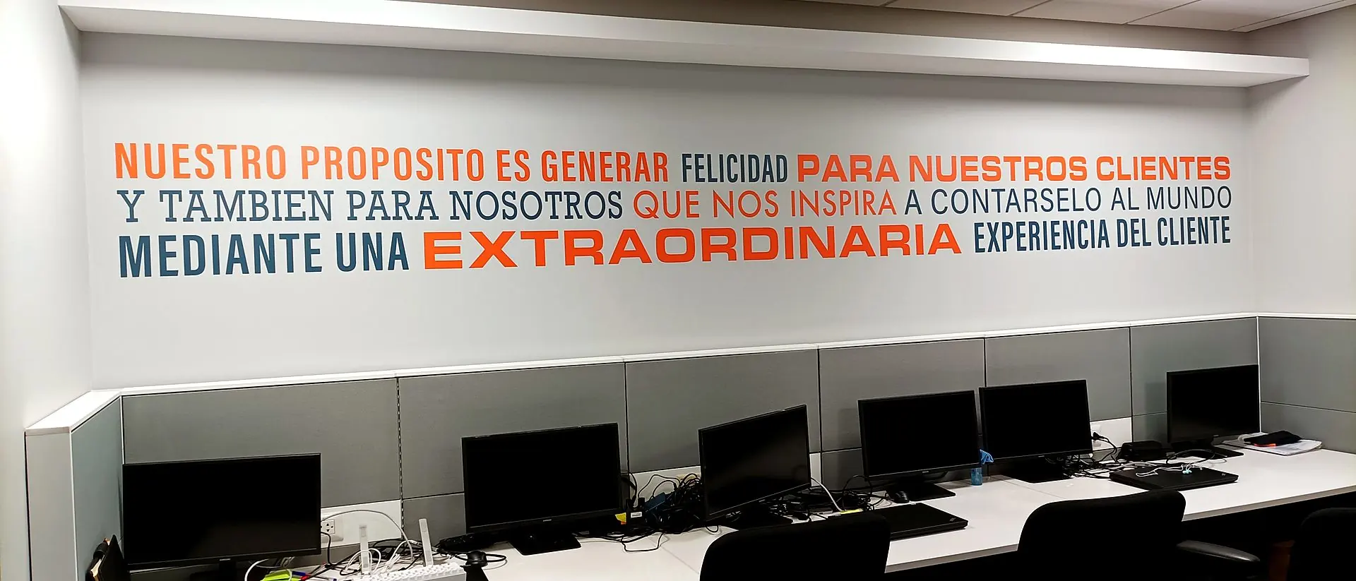 Vinil mural con propósito corporativo en oficina